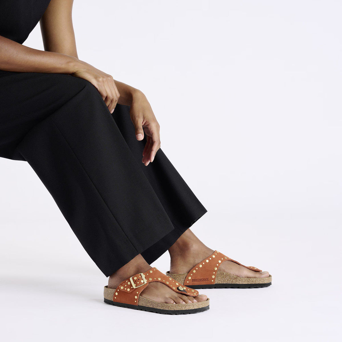Birkenstock Confortable Gizeh Rivet Suède - Dark Rust