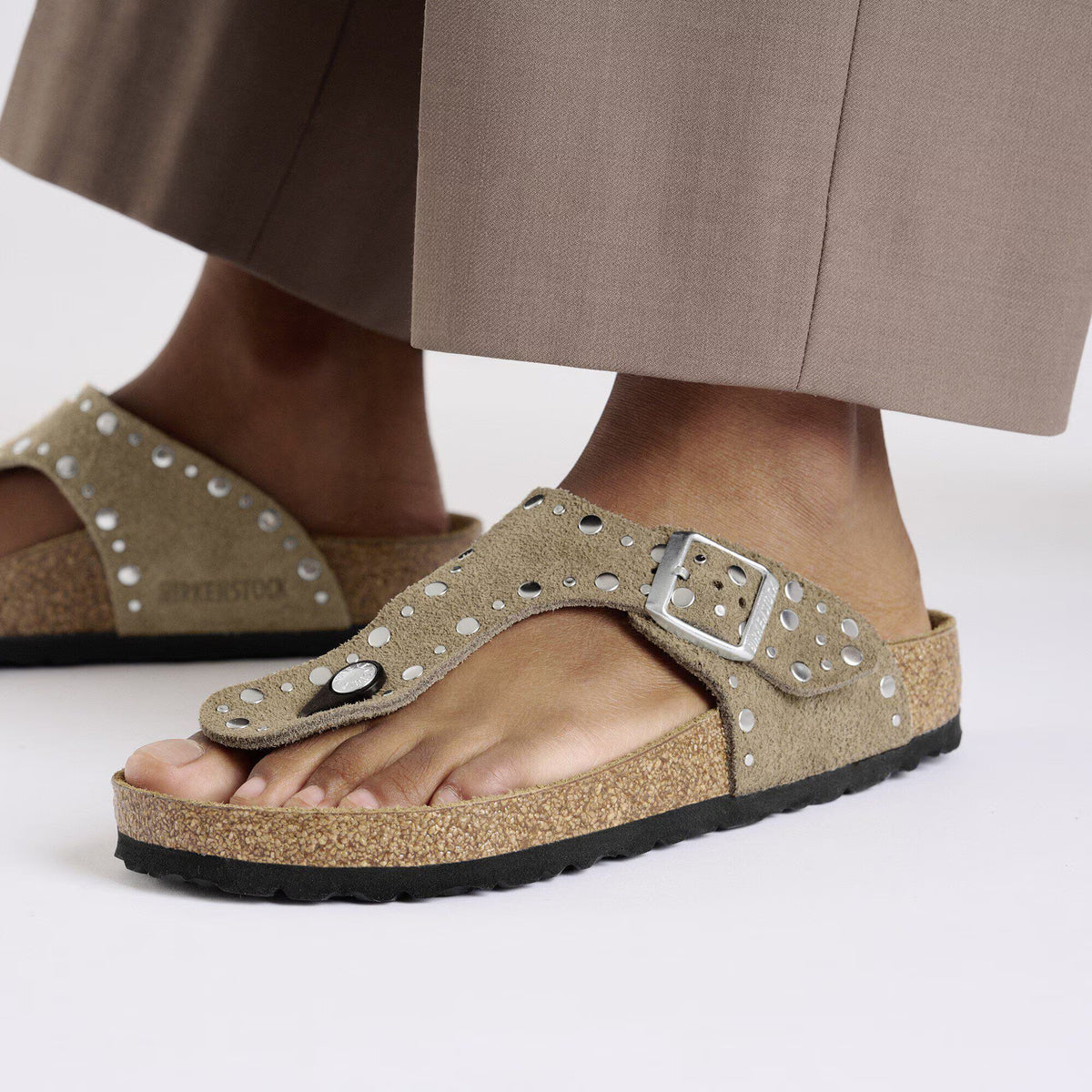 Birkenstock Confortable Gizeh Rivet Suède - Taupe